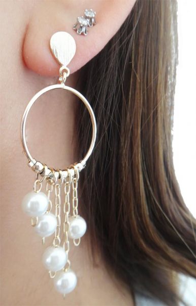 BIV0102 - Brinco folheado argola com pérolas penduradas