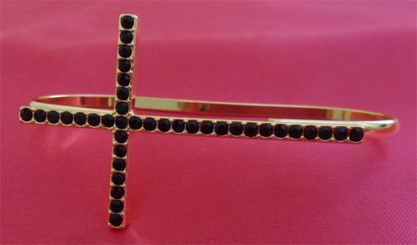 BIV0044 - Pulseira de mão crucifixo banho ouro